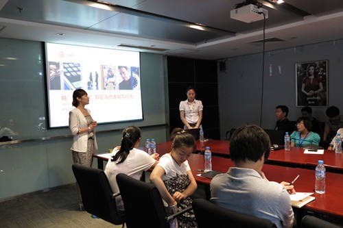 开会讲话紧张声音发抖怎么解决？